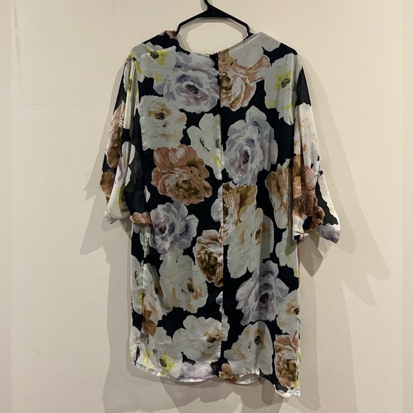 Dark floral flowy kimono/cardigan - Picture 5 of 5